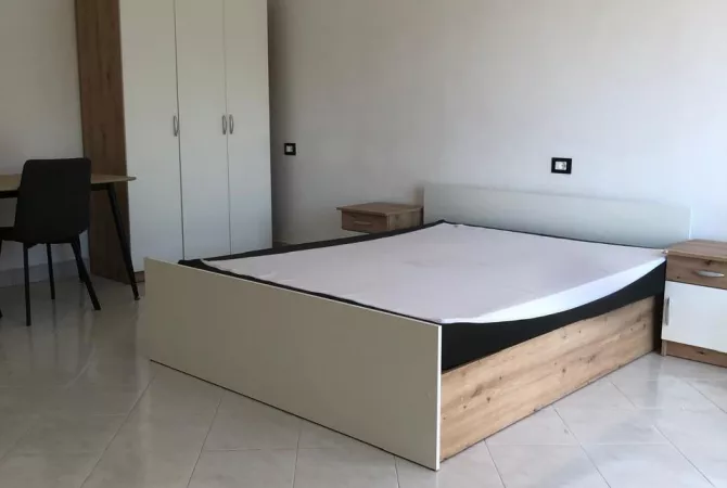 Shtepi me qera Apartament ne Tirane, Garsoniere, Mobilimi E mobiluar, Pagesa 30,000  Leke.