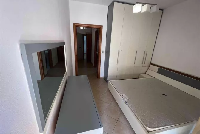 Shtepi me qera Apartament ne Tirane, 2+1, Mobilimi E mobiluar, Pagesa 500  Euro.