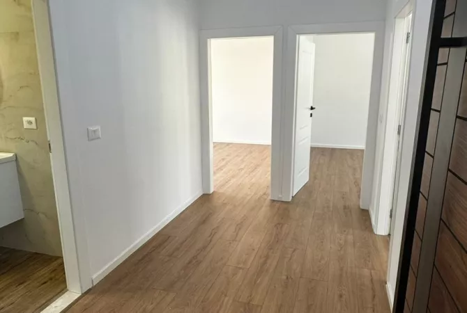 Shtepi ne shitje Apartament ne Tirane, 2+1, Mobilimi Bosh, pa mobiluar, Pagesa 129,000  Euro.