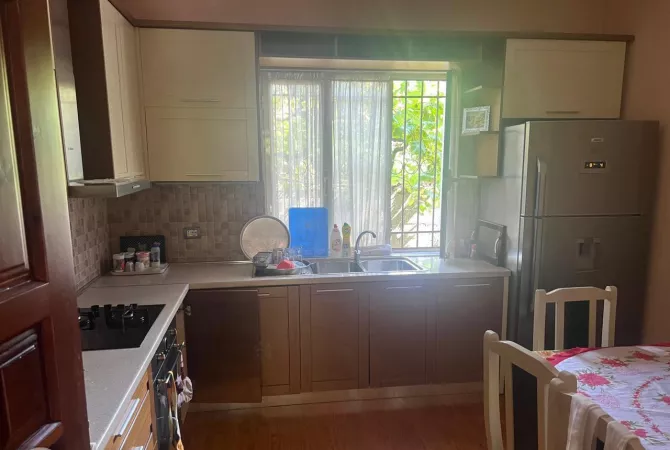 Shtepi me qera 1+1 ne Tirane - 35,000 Leke