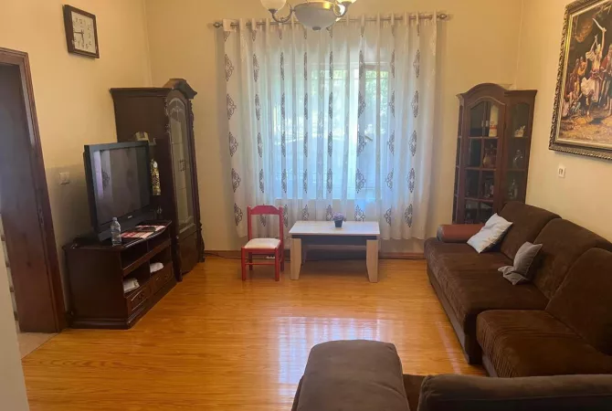 Shtepi me qera Apartament ne Tirane, 1+1, Mobilimi E mobiluar, Pagesa 35,000  Leke.