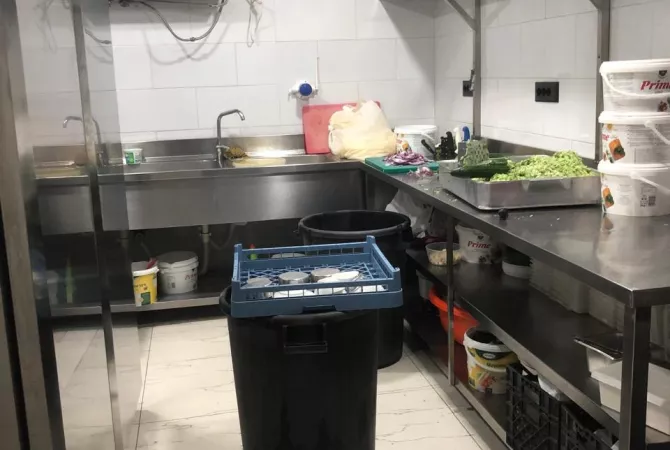 Shitet Biznes Bar-Restorant Rruga e Elbasanit, Tirane/86,000 euro