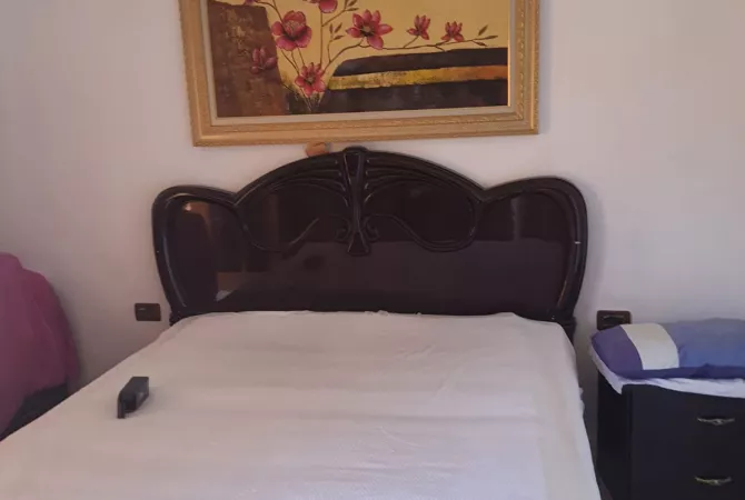 Shtepi me qera Apartament ne Tirane, 2+1, Mobilimi E mobiluar, Pagesa 500  Euro.