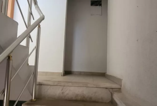 Shtepi me qera Apartament ne Tirane, 5+1, Mobilimi Bosh, pa mobiluar, Pagesa 1,500  Euro.