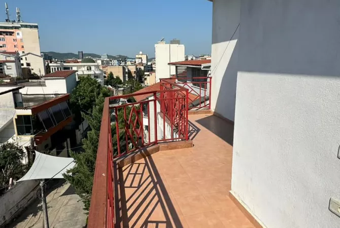Shtepi me qera 2+1 ne Tirane - 45,000 Leke