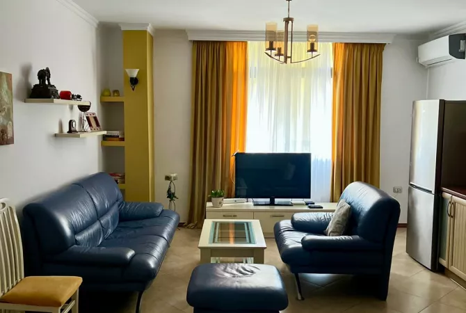 Shtepi me qera Apartament ne Tirane, 2+1, Mobilimi E mobiluar, Pagesa 75,000  Leke.