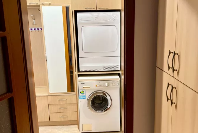 Shtepi me qera Apartament ne Tirane, 2+1, Mobilimi E mobiluar, Pagesa 75,000  Leke.