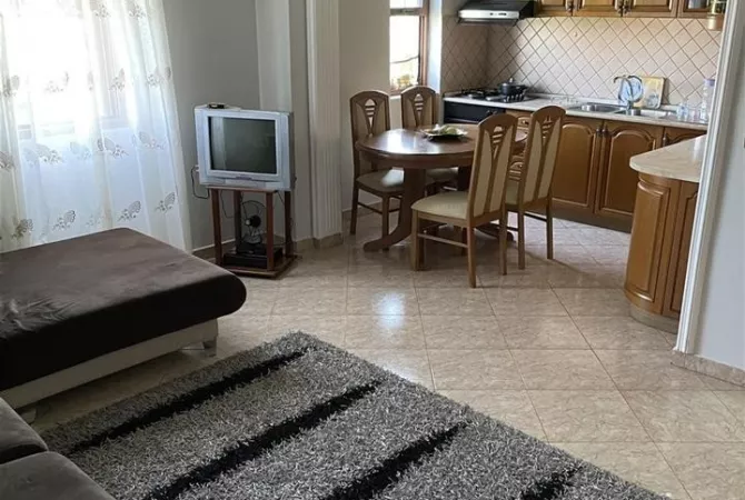 Shtepi me qera 2+1 ne Tirane - 40,000 Leke