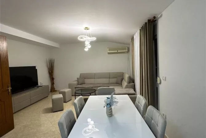 Shtepi me qera 2+1 ne Tirane - 550 Euro