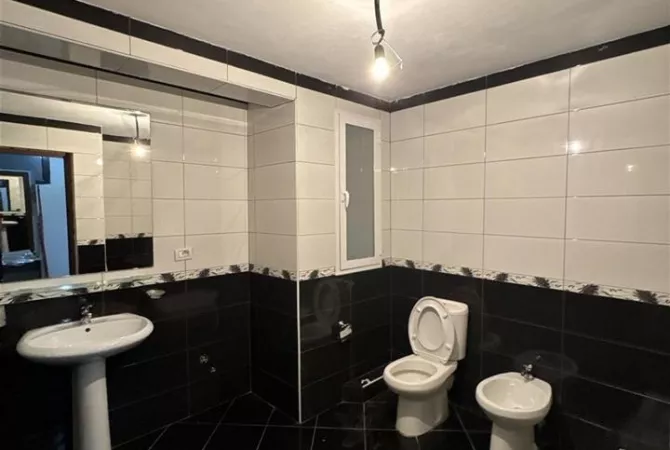 Shtepi me qera Apartament ne Tirane, 2+1, Mobilimi E mobiluar, Pagesa 550  Euro.