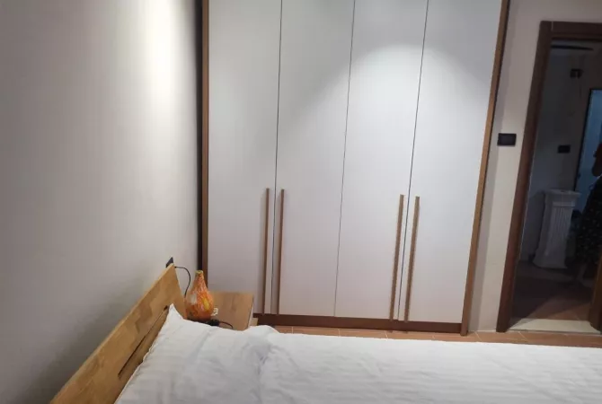 Shtepi me qera Apartament ne Tirane, 1+1, Mobilimi E mobiluar, Pagesa 50,000  Leke.