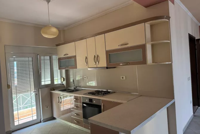 Shtepi me qera Apartament ne Tirane, 2+1, Mobilimi E mobiluar, Pagesa 35,000  Leke.
