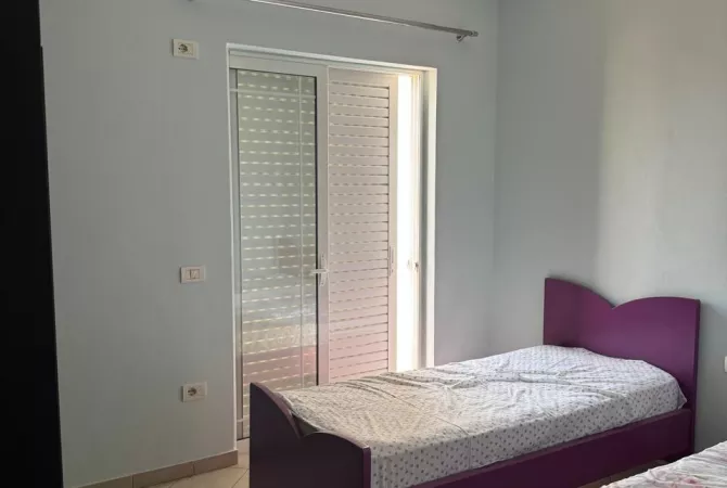 Shtepi me qera Apartament ne Tirane, 2+1, Mobilimi E mobiluar, Pagesa 35,000  Leke.