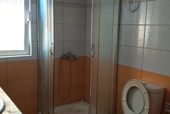 Shtepi me qera 2+1 ne Tirane - 35,000 Leke