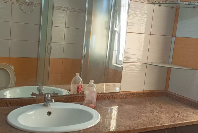Shtepi me qera 2+1 ne Tirane - 35,000 Leke