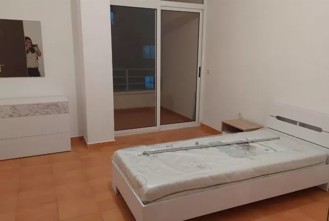 Shtepi me qera Apartament ne Tirane, 2+1, Mobilimi E mobiluar, Pagesa 45,000  Leke.