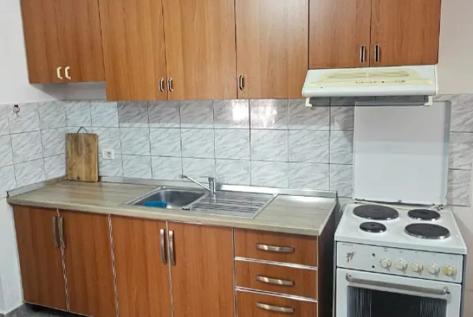 Shtepi me qera Apartament ne Tirane, 1+1, Mobilimi E mobiluar, Pagesa 450  Euro.