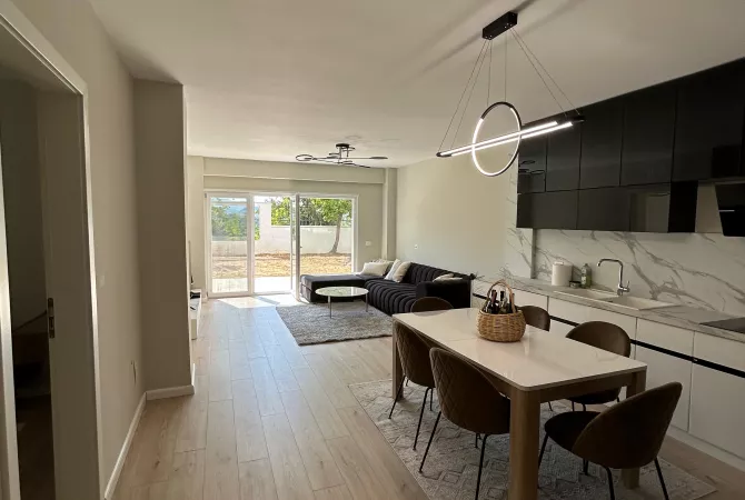 Shtepi ne shitje Apartament ne Tirane, 2+1, Mobilimi E mobiluar, Pagesa 180,000  Euro.