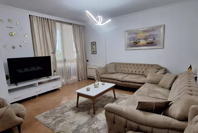 Shtepi ne shitje Apartament ne Tirane, 2+1, Mobilimi E mobiluar, Pagesa 240,000  Euro.