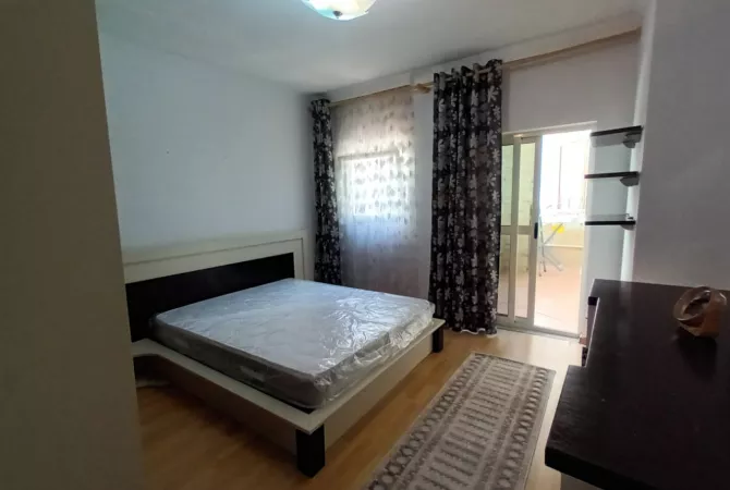 Shtepi ne shitje Apartament ne Tirane, 2+1, Mobilimi E mobiluar, Pagesa 240,000  Euro.