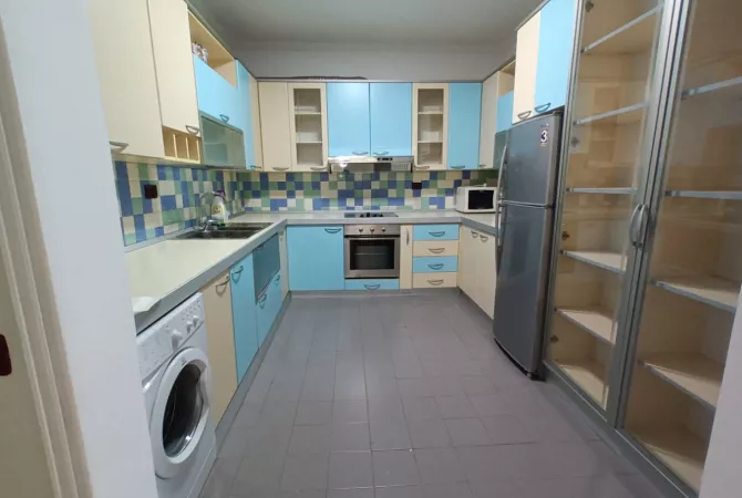 Shtepi ne shitje Apartament ne Tirane, 2+1, Mobilimi E mobiluar, Pagesa 240,000  Euro.