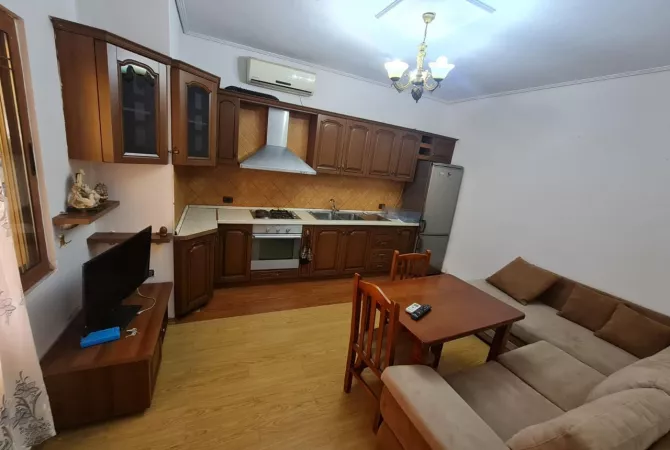 Shtepi me qera 1+1 ne Tirane - 45,000 Leke