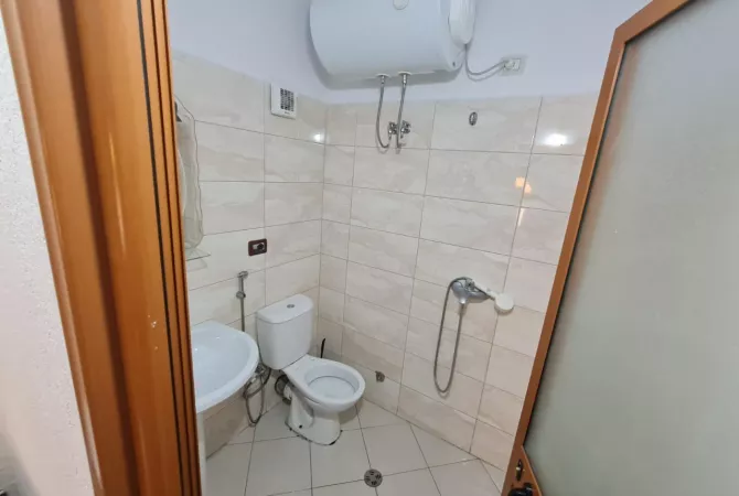 Shtepi me qera Apartament ne Tirane, 1+1, Mobilimi E mobiluar, Pagesa 45,000  Leke.