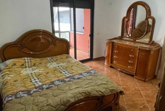 Shtepi me qera Apartament ne Tirane, 2+1, Mobilimi E mobiluar, Pagesa 500  Euro.