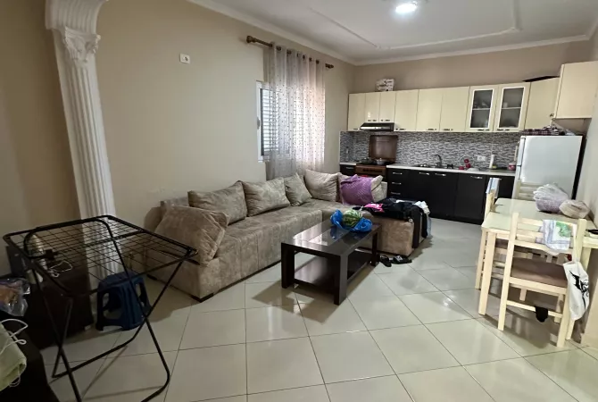 Shtepi me qera Apartament ne Tirane, 2+1, Mobilimi E mobiluar, Pagesa 450  Euro.
