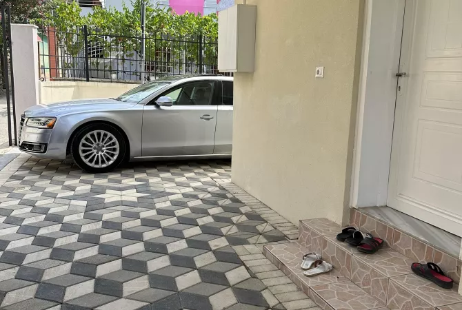 Shtepi me qera Apartament ne Tirane, 2+1, Mobilimi E mobiluar, Pagesa 450  Euro.