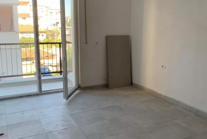 Shtepi me qera 2+1 ne Tirane - 45,000 Leke