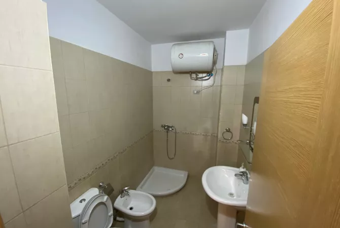 Shtepi me qera Apartament ne Tirane, 2+1, Mobilimi E mobiluar, Pagesa 60,000  Leke.