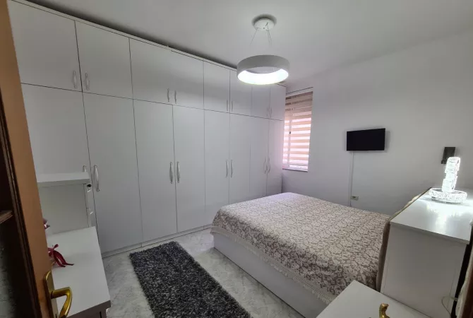 Shtepi me qera 1+1 ne Tirane - 55,000 Leke