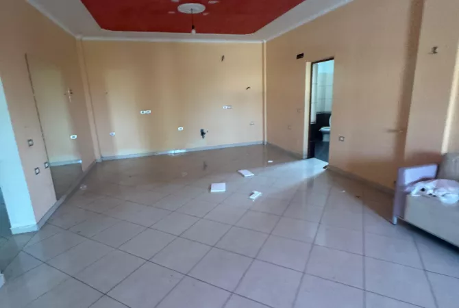 Jepet me Qira  ambient ne Bathore, Kamez/500 euro