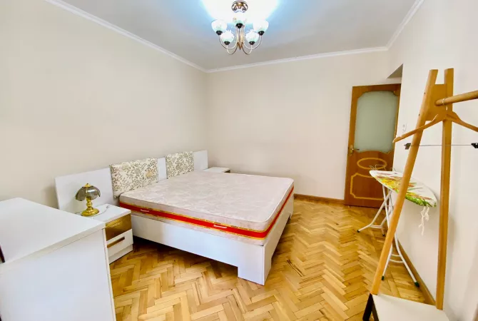 Shtepi me qera Apartament ne Tirane, 2+1, Mobilimi E mobiluar, Pagesa 700  Euro.