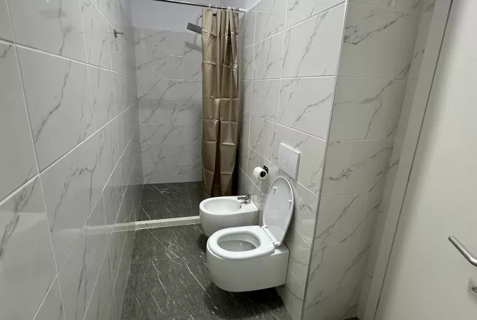 Shtepi me qera Apartament ne Tirane, 2+1, Mobilimi E mobiluar, Pagesa 1,000  Euro.