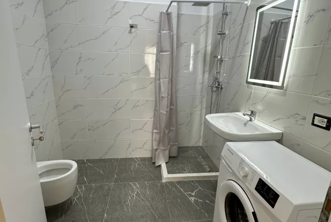 Shtepi me qera Apartament ne Tirane, 2+1, Mobilimi E mobiluar, Pagesa 1,000  Euro.