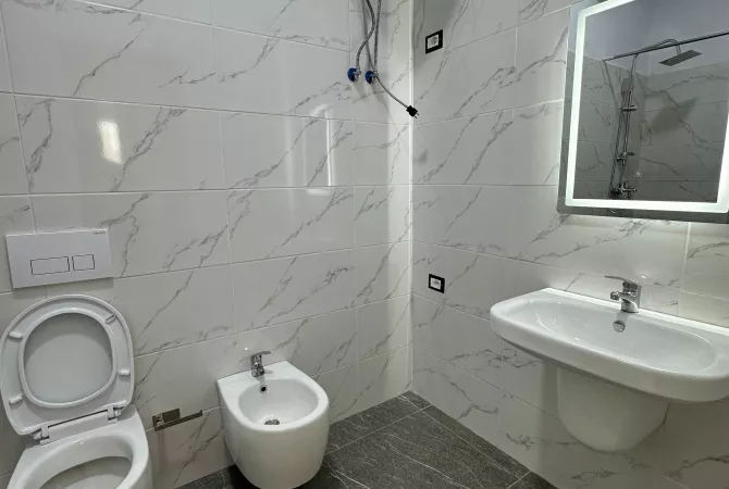 Shtepi me qera Apartament ne Tirane, 2+1, Mobilimi E mobiluar, Pagesa 1,000  Euro.