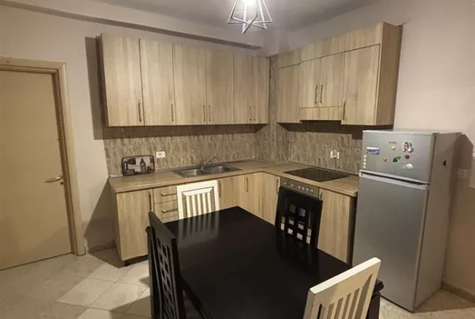 Shtepi me qera 2+1 ne Tirane - 550 Euro