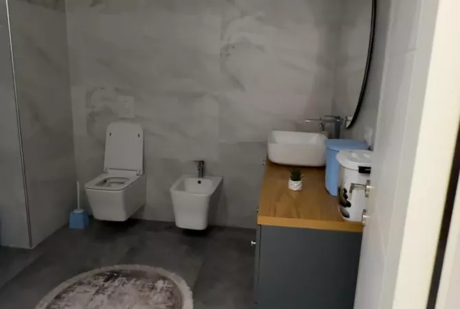 Shtepi ne shitje Apartament ne Tirane, 2+1, Mobilimi E mobiluar, Pagesa 130,000  Euro.