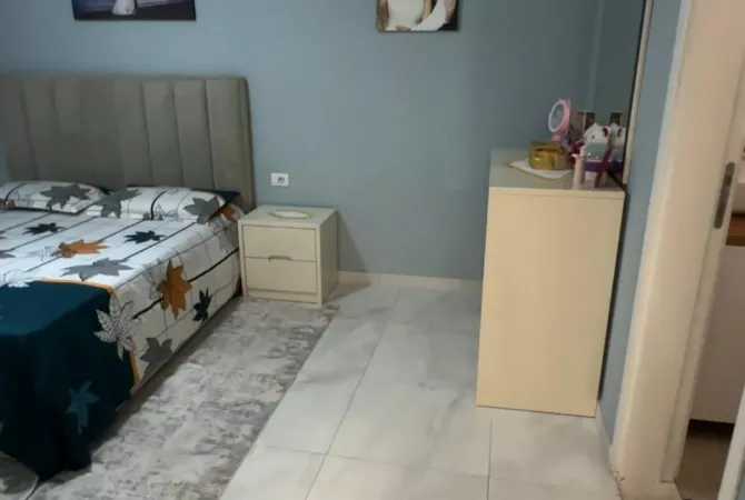 Shtepi ne shitje Apartament ne Tirane, 2+1, Mobilimi E mobiluar, Pagesa 130,000  Euro.