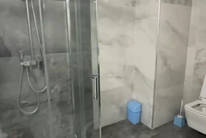 Shtepi ne shitje Apartament ne Tirane, 2+1, Mobilimi E mobiluar, Pagesa 130,000  Euro.