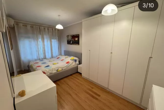 Shtepi me qera Apartament ne Tirane, 2+1, Mobilimi E mobiluar, Pagesa 700  Euro.