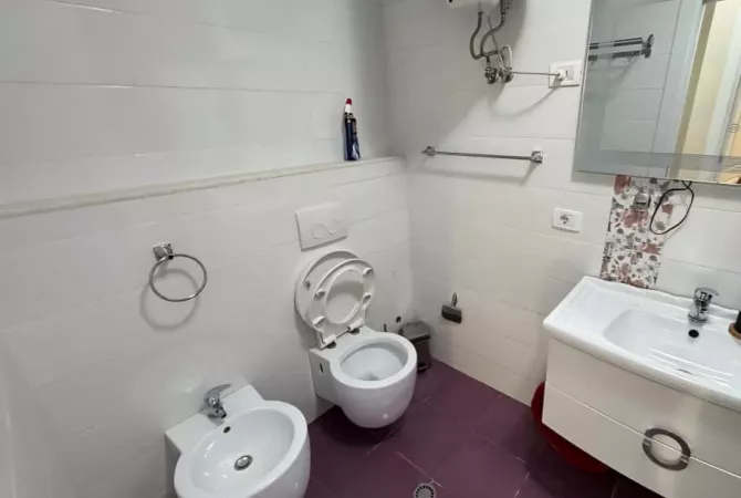 Shtepi me qera Apartament ne Tirane, 2+1, Mobilimi E mobiluar, Pagesa 700  Euro.