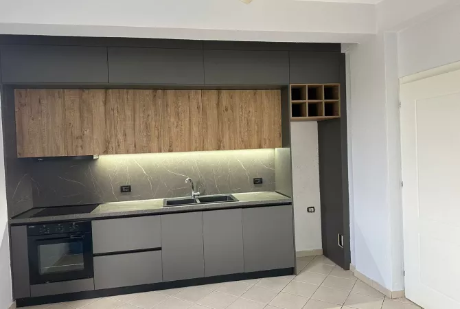 Shtepi ne shitje Vila Luksoze ne Tirane, 4+1, Mobilimi Bosh, pa mobiluar, Pagesa 260,000  Euro.