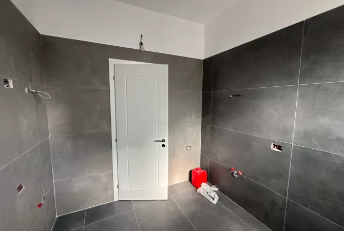 Shtepi ne shitje Vila Luksoze ne Tirane, 4+1, Mobilimi Bosh, pa mobiluar, Pagesa 260,000  Euro.