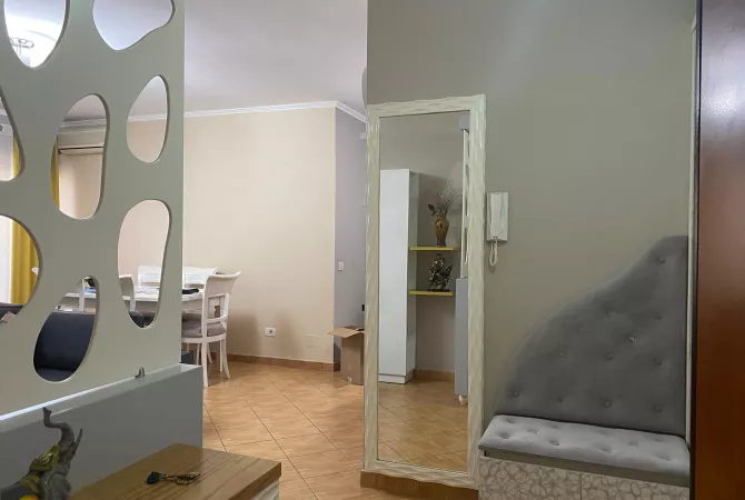 Shtepi me qera Apartament ne Tirane, 2+1, Mobilimi E mobiluar, Pagesa 70,000  Leke.