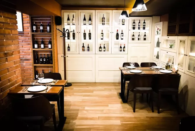 Business Property for Rent 2+1 in Tirana - 2,100 Euro