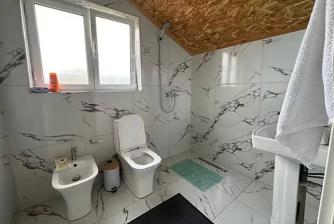 Shtepi me qera Apartament ne Tirane, 2+1, Mobilimi E mobiluar, Pagesa 500  Euro.