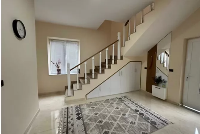 Shtepi me qera Apartament ne Tirane, 2+1, Mobilimi E mobiluar, Pagesa 500  Euro.